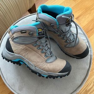 La Sportiva GTX Hiking Boots - Women's Size 9 Womens